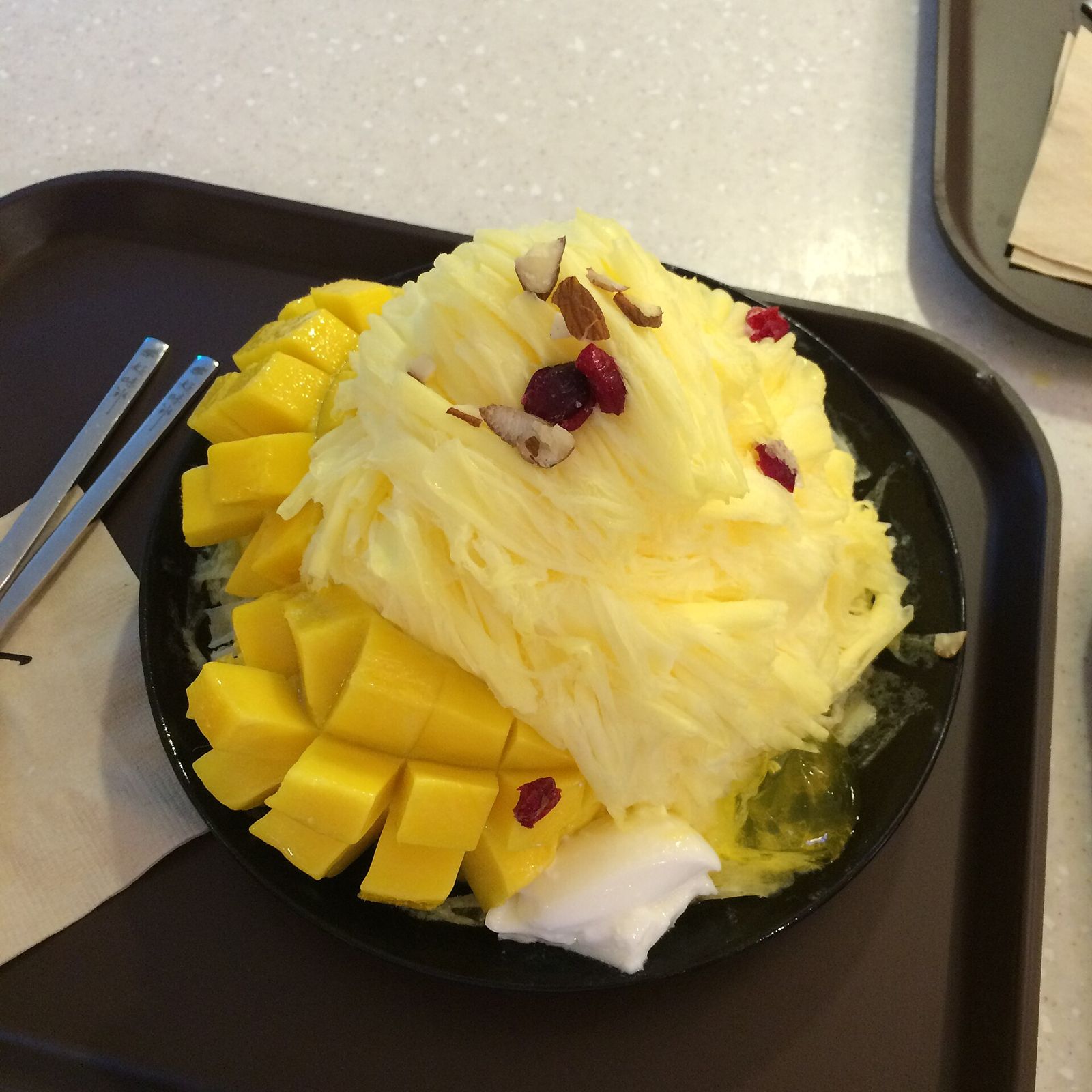Bingsu và đá bào tuyết: kỹ thuật, thiết bị và cách đưa vào menu