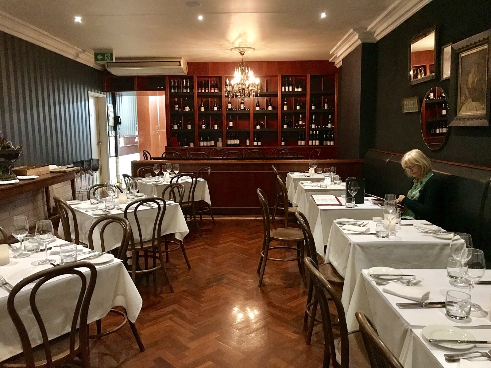 Bistro là gì và cách xây dựng menu bistro gọn cho quán tại Việt Nam