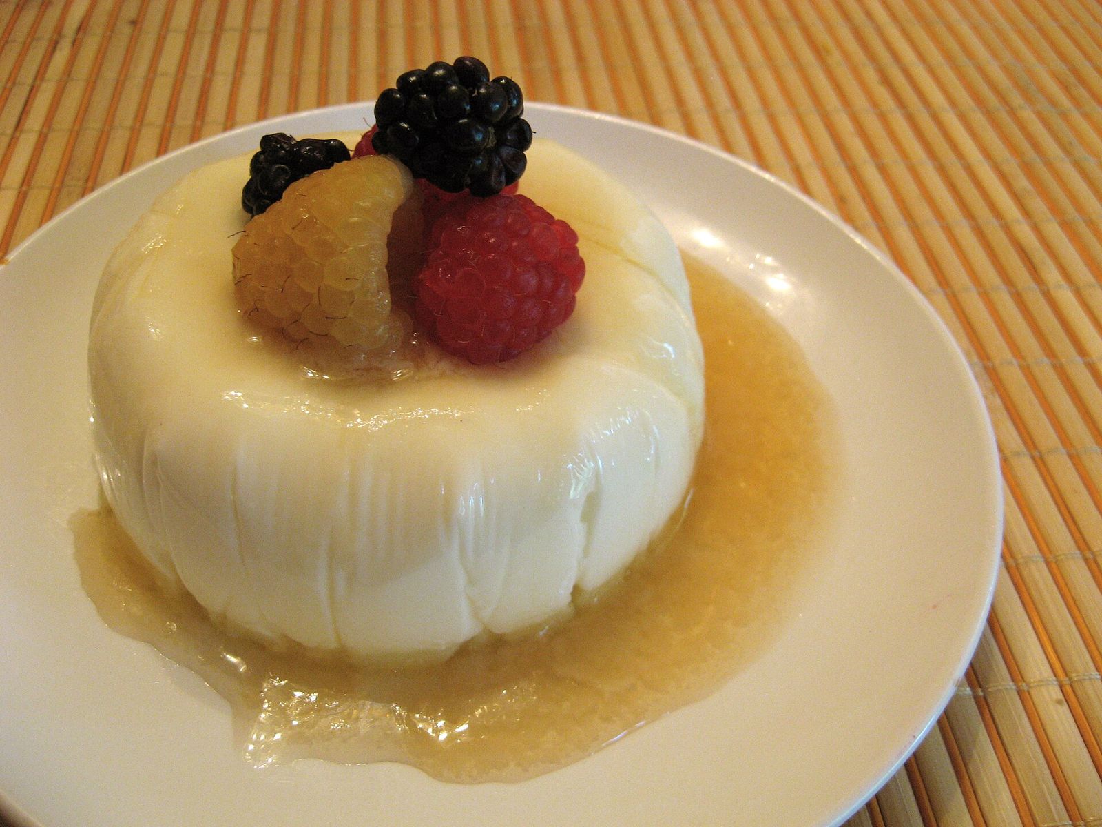 Gelatin, agar và pectin: chọn chất tạo đông cho panna cotta, pudding và thạch