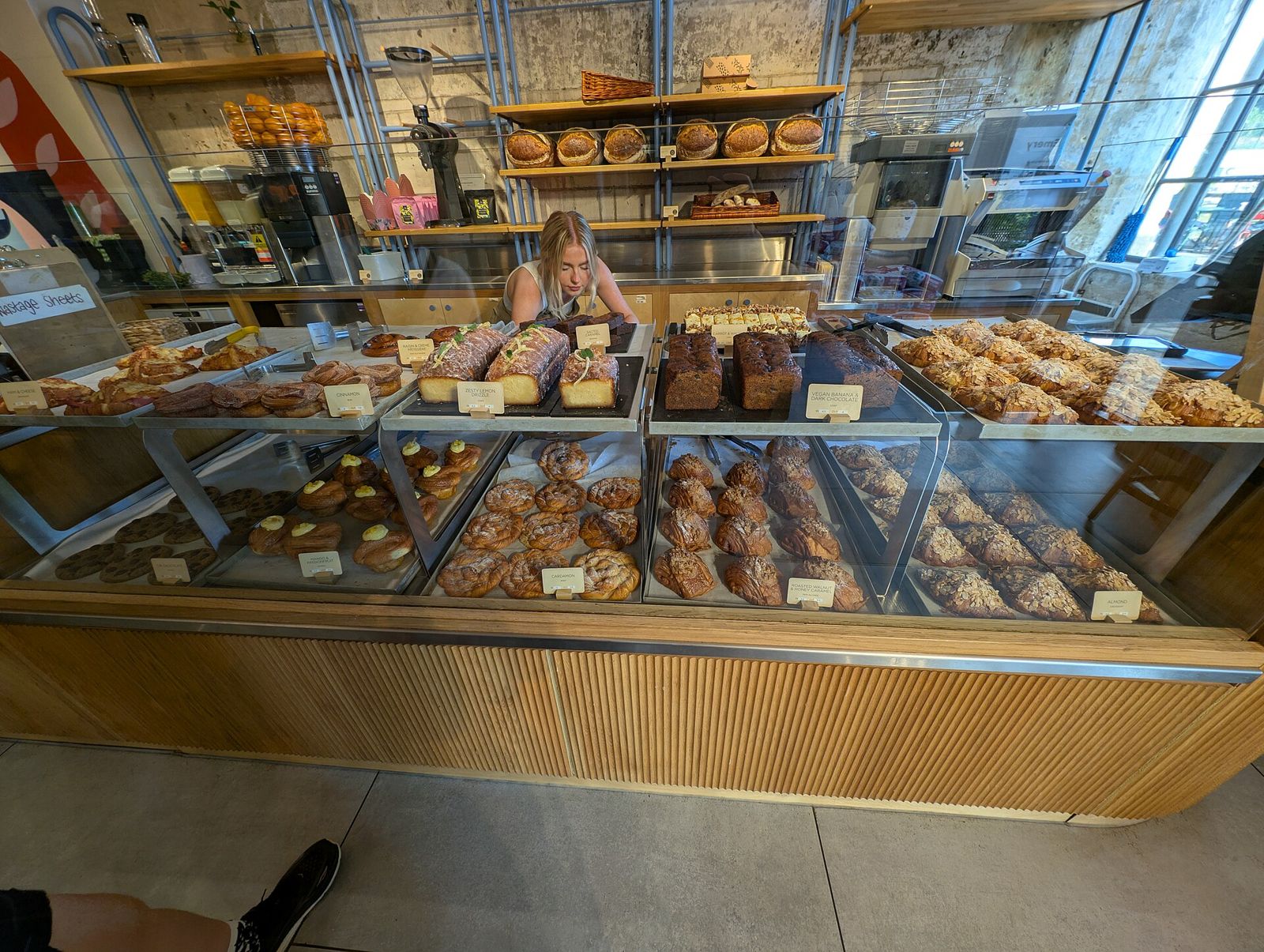 Anh: chuỗi bánh Greggs vượt Costa về số điểm bán cà phê