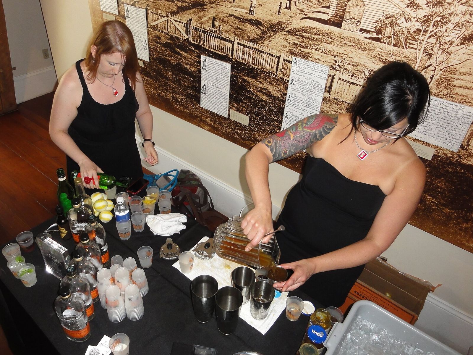 Lắc, khuấy hay rót trực tiếp: chọn kỹ thuật pha cocktail