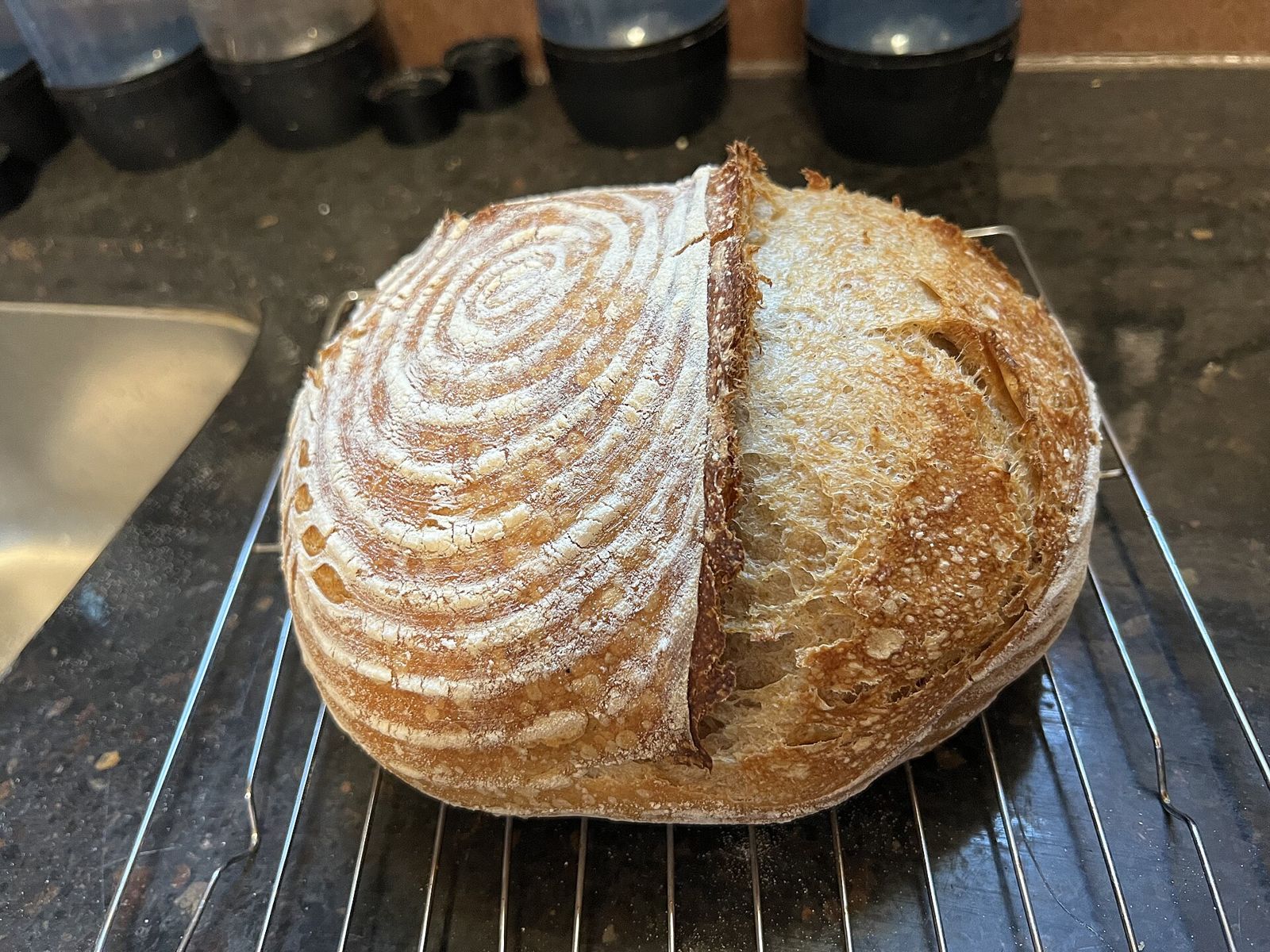 Sourdough: bánh mì men tự nhiên và cách duy trì men cái