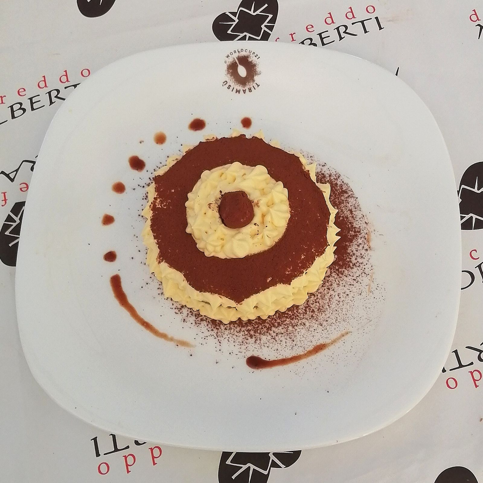 Tiramisu: kỹ thuật kem mascarpone và cách bán theo phần