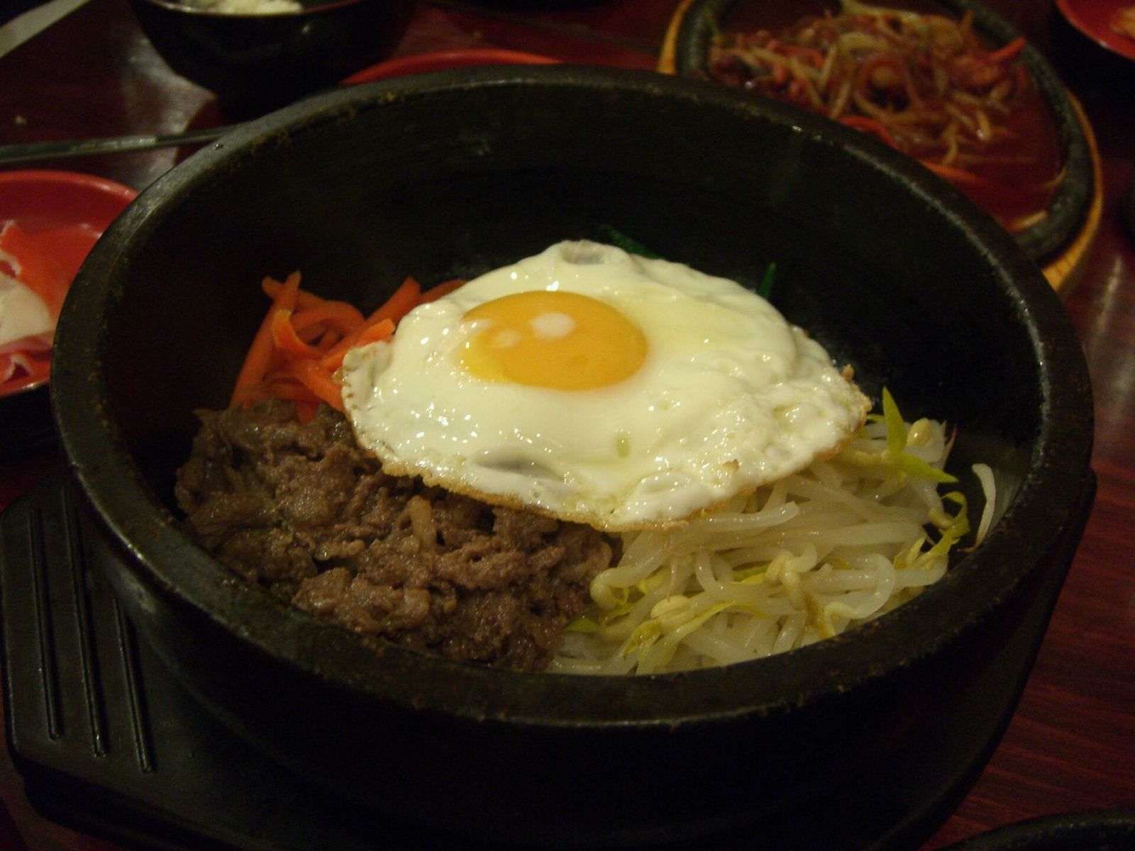 Cơm trộn bibimbap bát đá