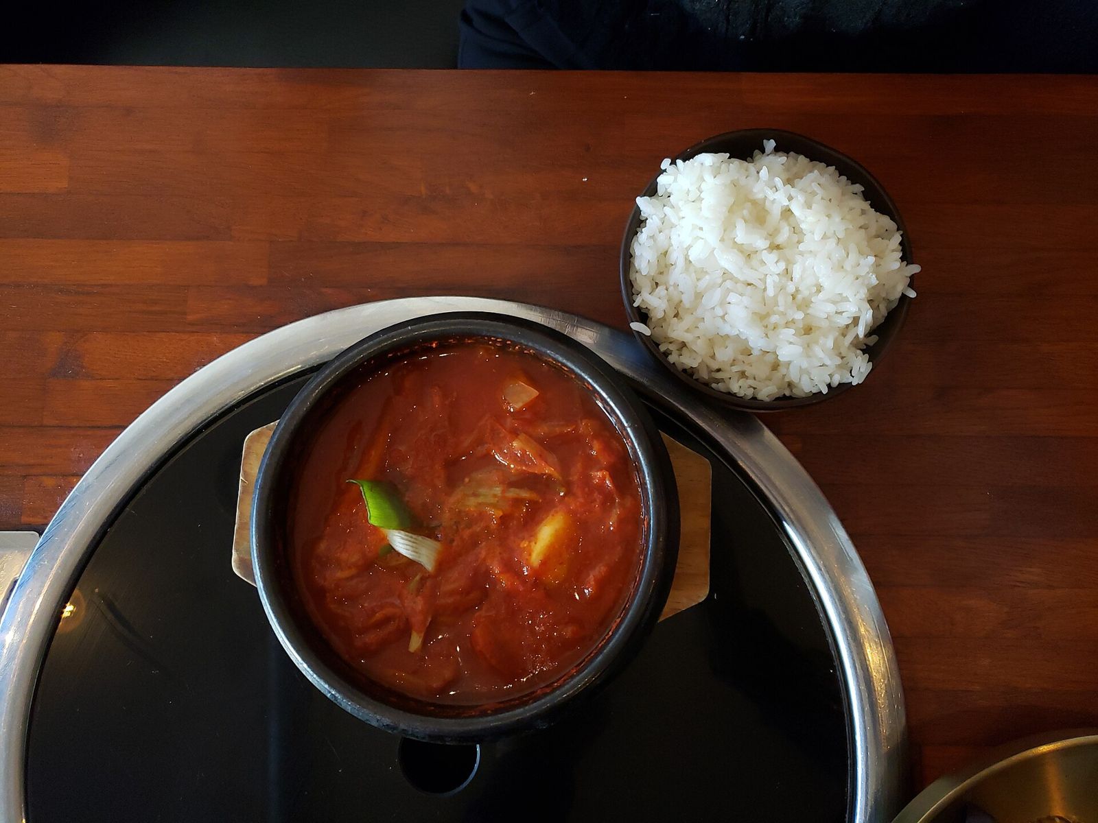 Canh kimchi hầm thịt heo (kimchi jjigae)