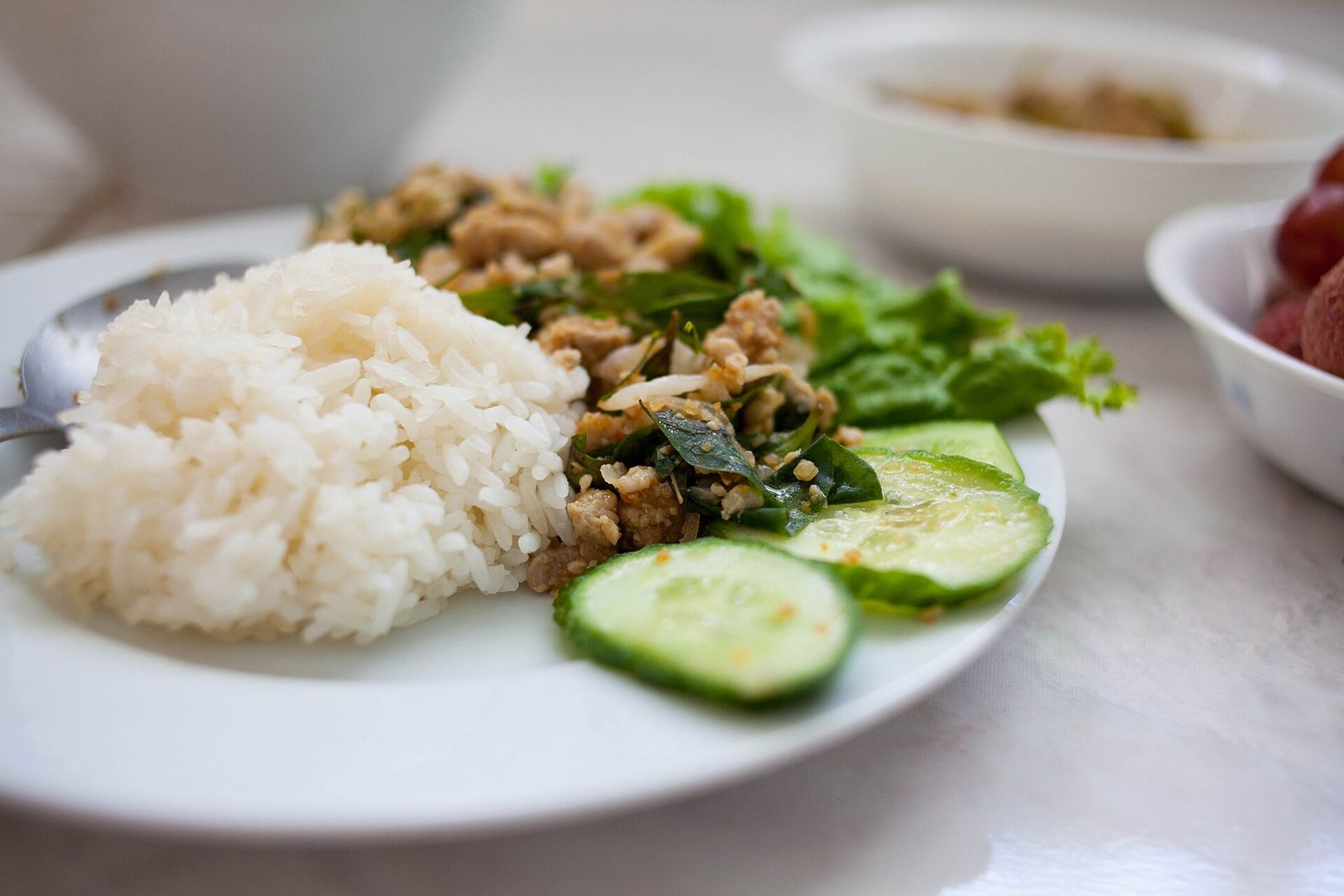 Gỏi gà băm kiểu Isan (larb gai)