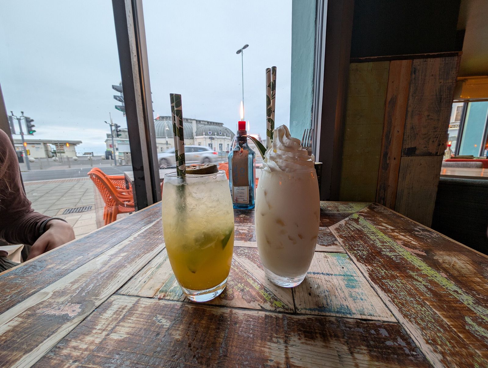 Mocktail nước dừa thơm lá dứa (không cồn)