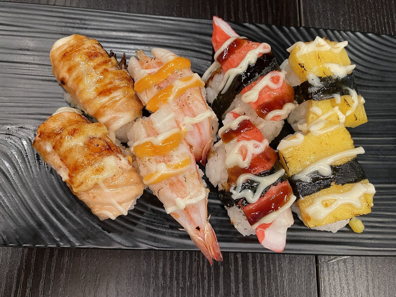 Nigiri cá hồi aburi