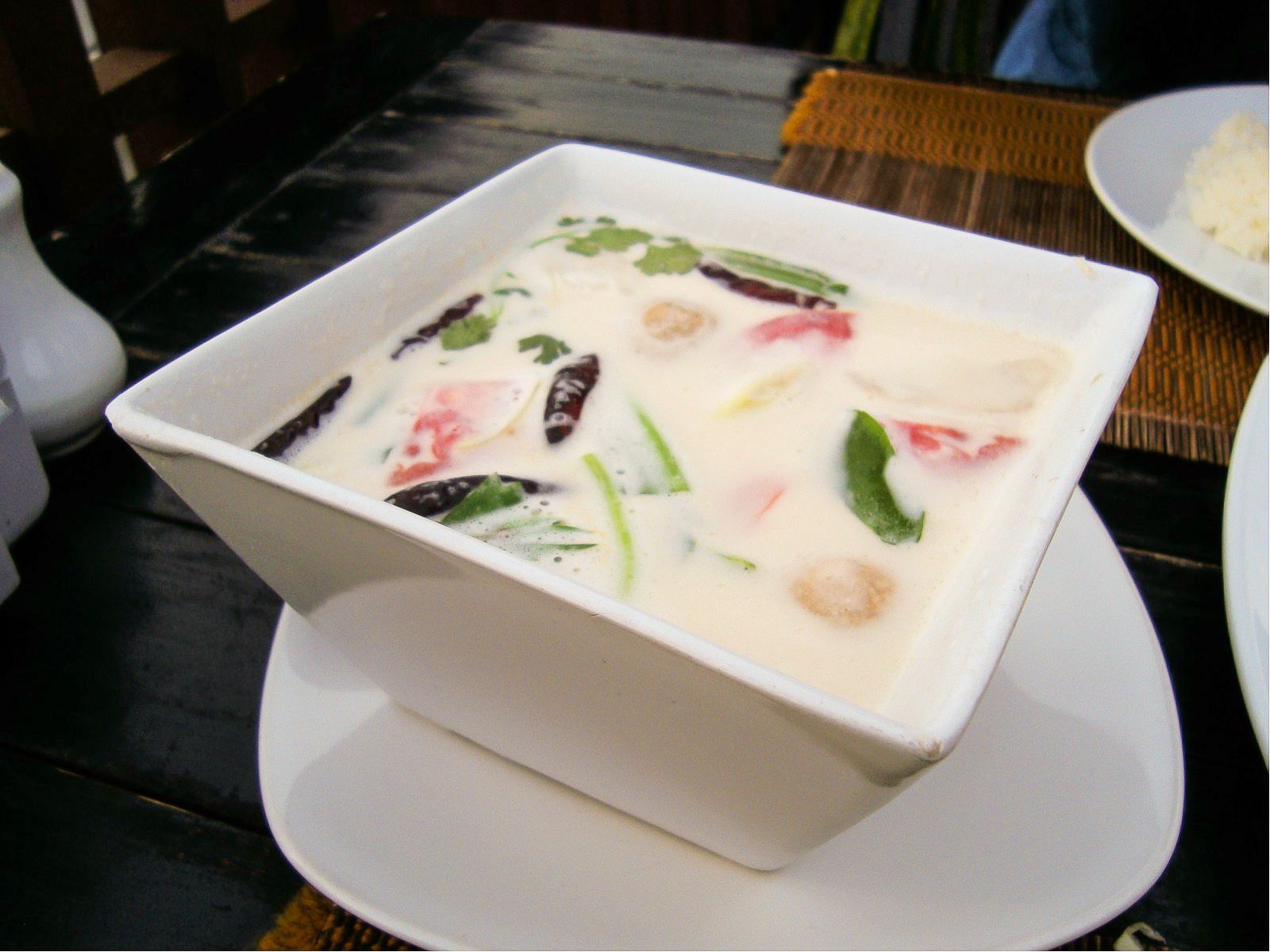 Canh gà nước cốt dừa (tom kha gai)